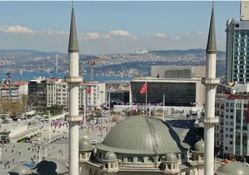 Taksim Camii ile Çamlıca Camii'nden muhteşem görüntü