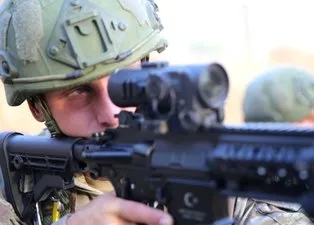 Mehmetçik Barış Pınarı Harekatı'nda yerli silahlarla teröristlerin peşinde