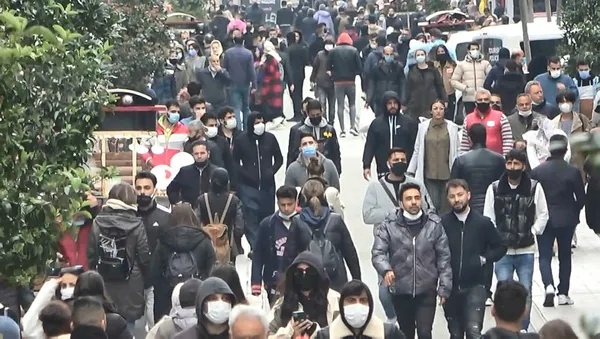 Koronavirüs yasakları kalktı AVM'ler rekor kırdı! Vatandaşlar akın etti - 12