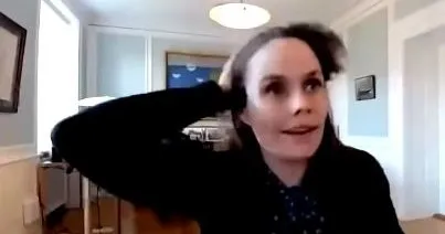 İzlanda Başbakanı Katrin Jakobsdottir canlı yayında depreme yakalandı