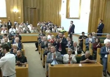 CHP'de yıkama yağlama yapanın sırtı sıvazlanıyor! Kemal Kılıçdaroğlu'nu ayakta alkışladı yeni görevi kaptı! Namus sözünü yutan Eren Erdem'e CHP'den terfi...