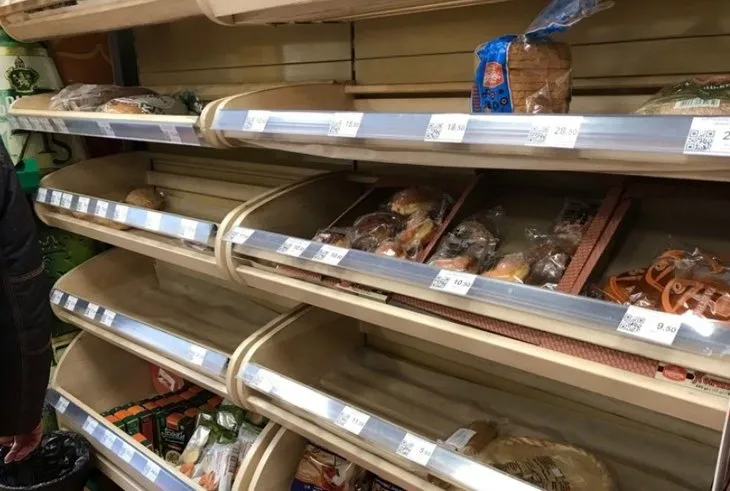 Ukrayna’da kıtlık endişesi! Raflar bomboş! Mağazalar kepenk indirdi! Yakıt kalmadı