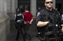 ABD polisinden protestoculara müdahale!