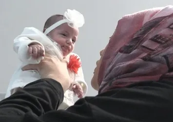Mersin’de 460 gram doğan bebek 137 günlük yaşam savaşını kazandı! Anne ve bebek alkışlarla hastaneden uğurlandı