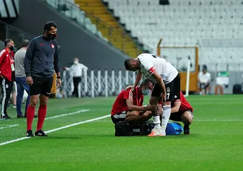 Beşiktaş'ta Burak Yılmaz şoku! Maça devam edemedi