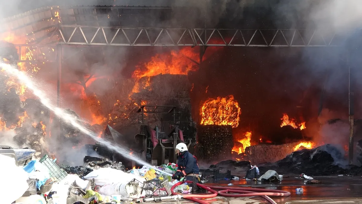 Ordu’da geri dönüşüm tesisinde yangın! Ekiplerin müdahalesi sürüyor