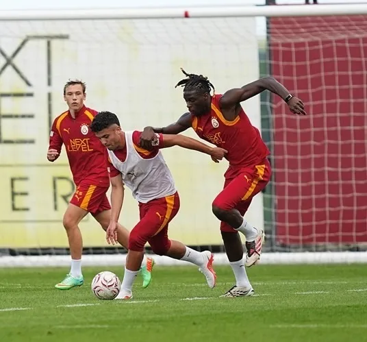 Galatasaray'da Dursun Özbek ve yönetiminden Trabzonspor derbisi öncesi 1 milyon euroluk prim kararı! - 2