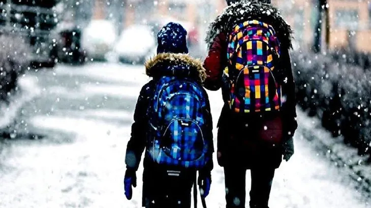 Konya’da yoğun kar hayatı olumsuz etkiledi! Trafik durdu okullar tatil edildi