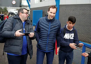 Petr Cech yeniden Chelsea kadrosunda