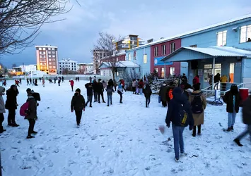 Van'a mevsimin ilk karı yağdı