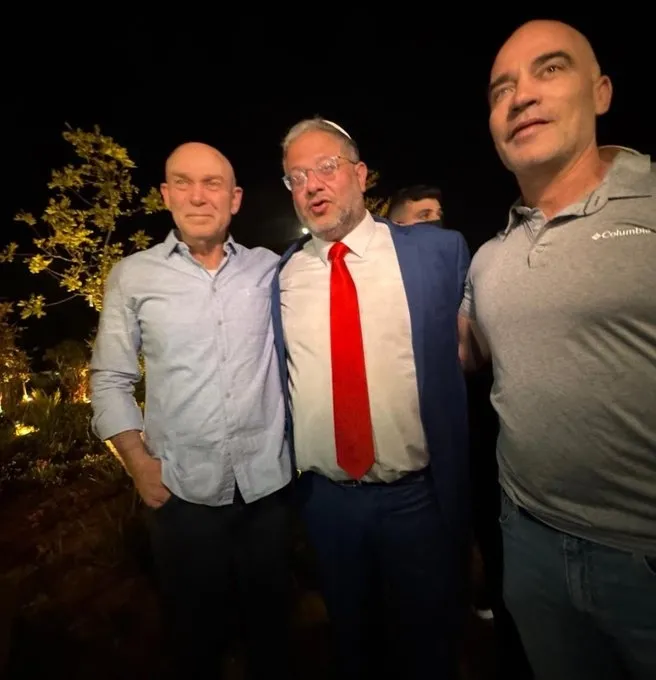israilli-siyonist-bakan-ben-gvirin-pastasinda-filistinlilerin-kani-cikti-1777809130712.jpg Kaynak: X