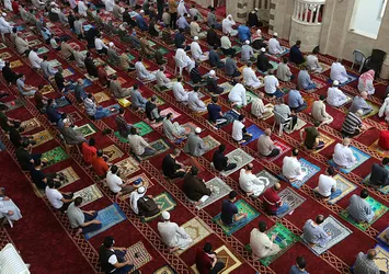 Gazze'de Kovid-19 nedeniyle iki ay aradan sonra cuma namazı kılındı