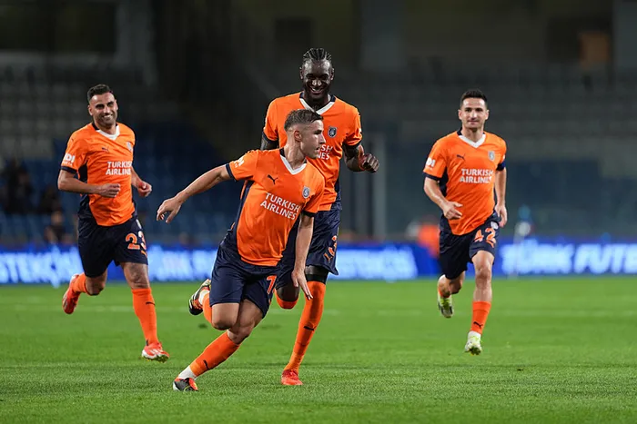 basaksehir-konferans-liginde-play-off-turuna-kaldi-1723752265280.jpg Başakşehir Konferans Ligi'nde play-off turuna kaldı - 3