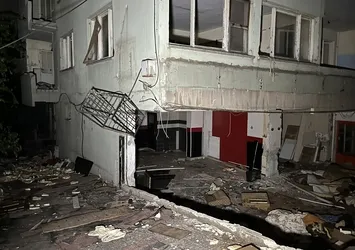İzmir’de metruk binada dehşet: Poşetlerden kafatası çıktı!