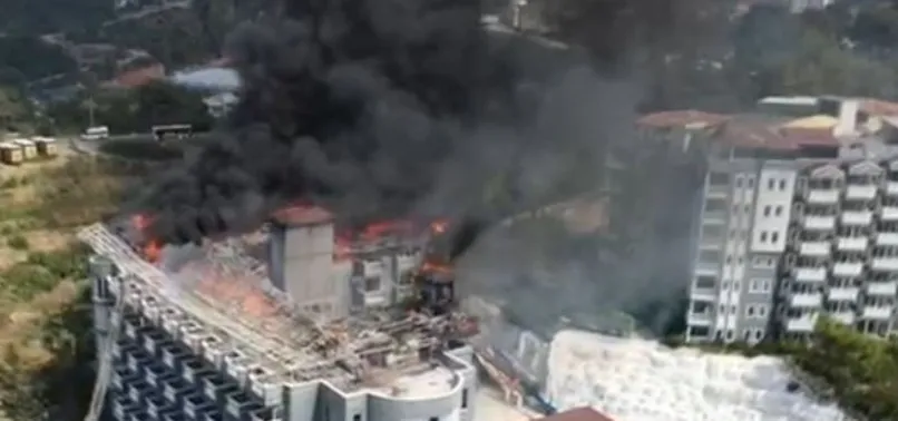 Antalya’da korkutan yangın! Yerli ve yabancı turistler tahliye edildi