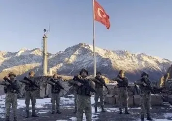 Mehmetçik'ten yeni yıl paylaşımı: Mutlu yıllar Türkiye'm