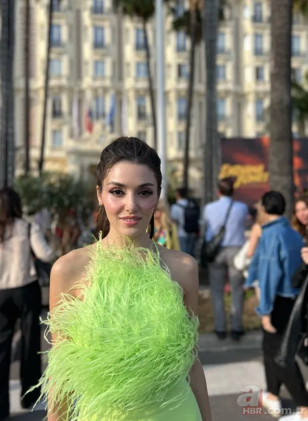 Hande Erçel ve Hakan Sabancı aşka geldi! Paylaşımları sosyal medyayı salladı 25