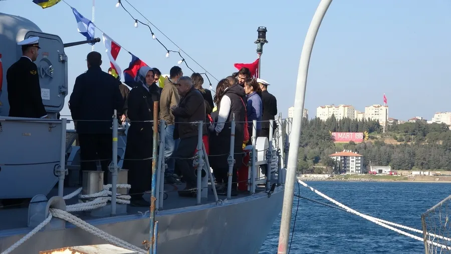 canakkalede-tcg-gemileri-vatandaslara-kapilarini-acti-1773675984598.jpg Çanakkale’de TCG gemileri vatandaşlara kapılarını açtı - 2
