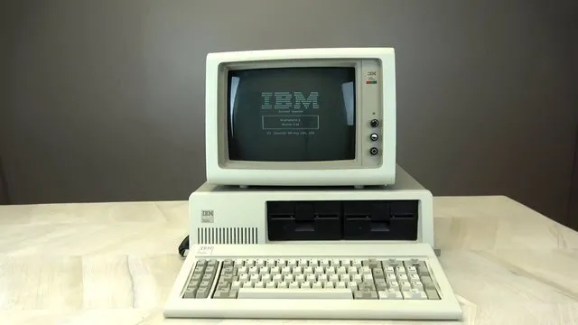 Dünyanın ilk kişisel bilgisayarının içini açtılar