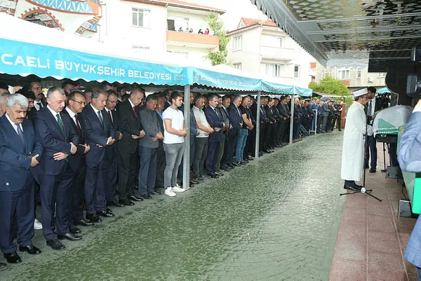 Son dakika: Başkan Erdoğan Sude Naz Akkuş'un cenaze törenine katıldı! Gözyaşları içinde son yolculuğuna uğurlandı - 4