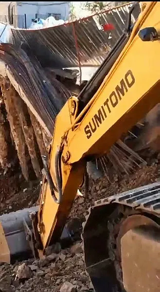 Sarıyer'de korkutan olay! İnşaat kazısında yol çöktü - 2