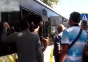 İETT'nin arızalı otobüsleri yine yolda bıraktı! Arızayı vatandaş tamir etti