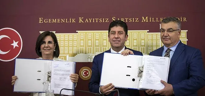 CHP’de olağanüstü kurultay için yeterli imzaların toplandığı iddia edildi