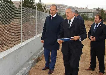 Üniversitede domuz önlemi