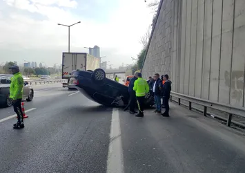 TEM'de önce iki araca çarptı sonra takla attı
