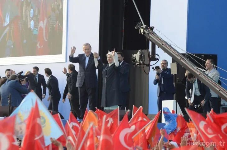Karada olduğu kadar denizde de heyecan vardı! Başkan Erdoğan İzmir’de destan yazdı: Tarihi kalabalık