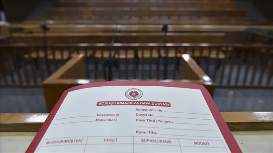 Eşine 'çirkin' diyen koca tazminat öder