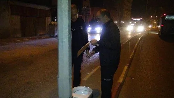 Karabük'te aydınlatma direğine takılan klozet şaşkınlık yarattı - 2