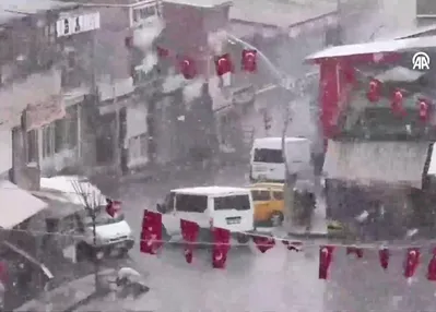 Başkale’de kar etkili oldu