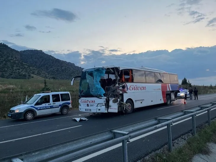 Denizli'de feci kaza! TIR ile yolcu otobüsü çarpıştı: Ölü ve yaralılar var
