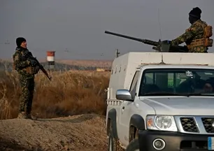 Irak, Suriye'de tutuklu bulunan 450 DEAŞ mensubunu teslim aldı