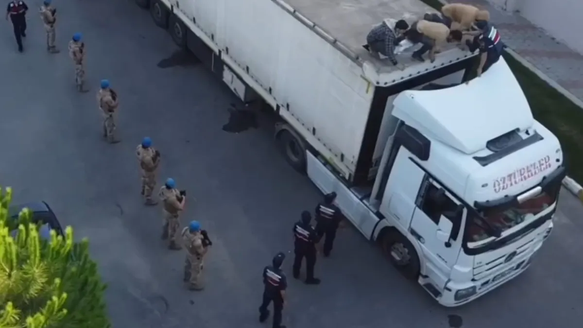 81 ilde göçmen kaçakçılara yönelik operasyon: 200 organizatör yakalandı