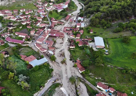 Eskişehir'i sel vurdu: Evler yıkıldı, araziler sular altında kaldı