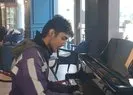 Piyanist kurye sosyal medyayı salladı!