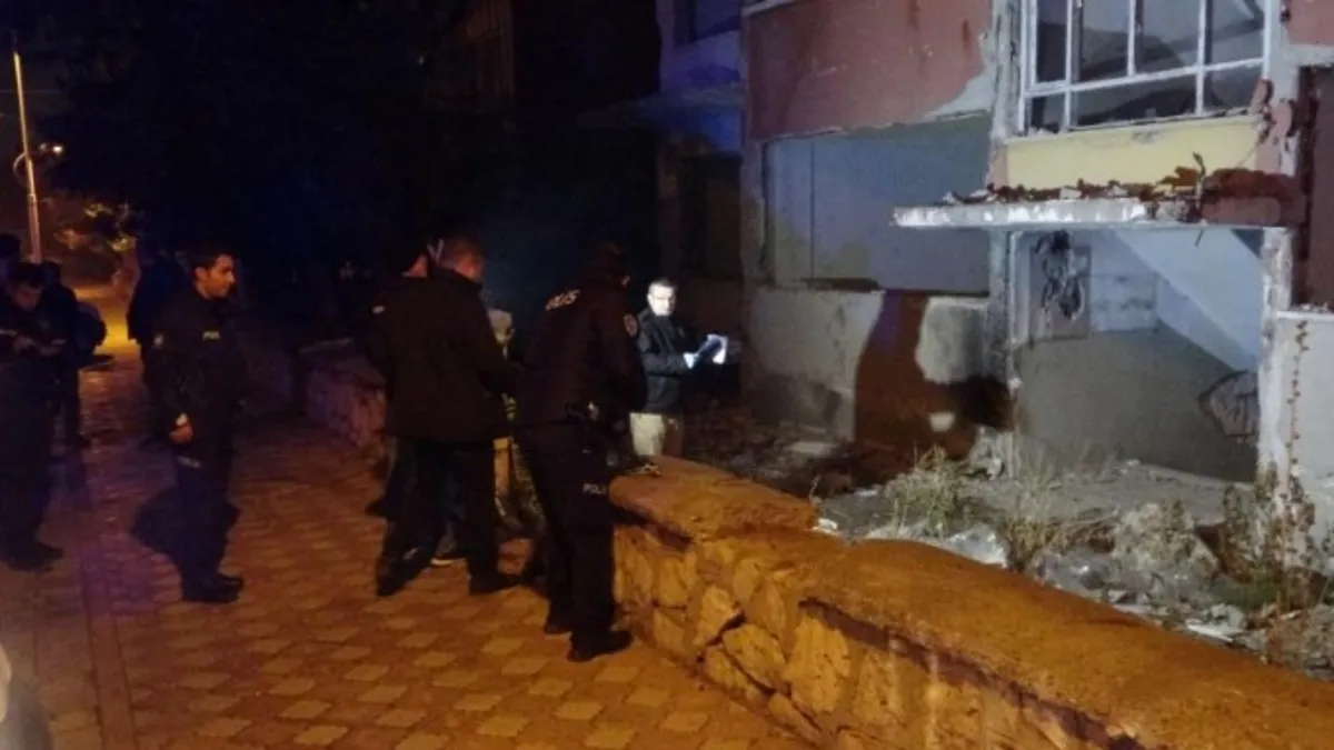Malatya'da dehşet! Hasarlı binada erkek cesedi
