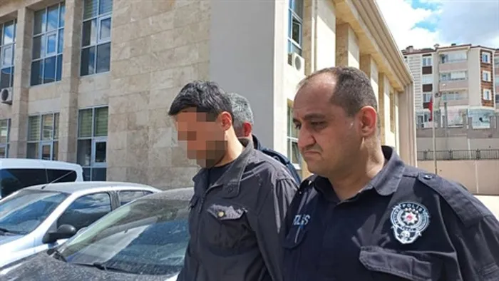 engelli-komsusunun-burnunu-kirdi-ardindan-sicak-su-doktu-1713725173856.jpeg Amasya'da akılalmaz olay! Engelli komşusunun burnunu kırdı: Yetmedi ardından sıcak su döktü - 4