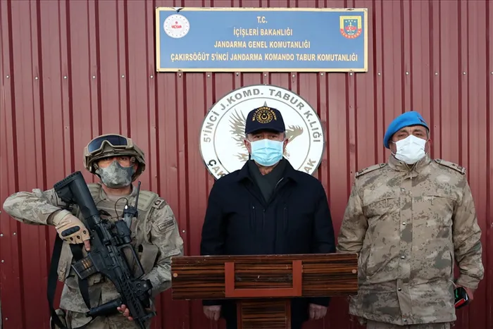 Son dakika: Milli Savunma Bakanı Akar’dan Sincar’a operasyon sinyali: Mehmetçiğin nefesi teröristlerin ensesinde