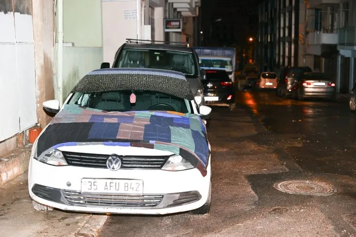 Son dakika: İzmir'de görülmemiş felaket! Hortum araçları 10 metre havaya kaldırıp binaların üzerinden savurdu