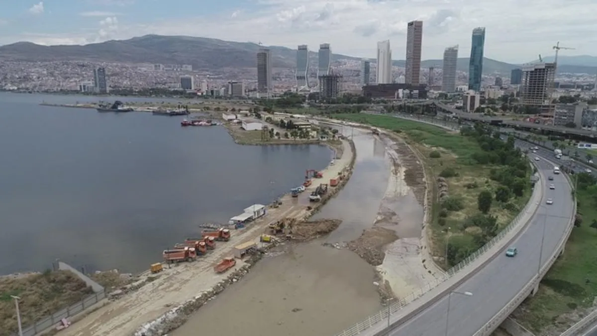 İzmir'de Meles Çayı can çekişiyor! Yıllardır süren koku ve kirlilik neden çözülemiyor?