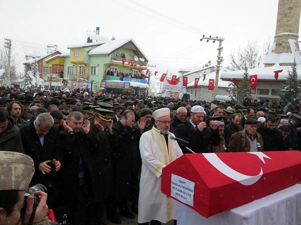 Fırat Kalkanı şehitlerimiz toprağa verildi - 1