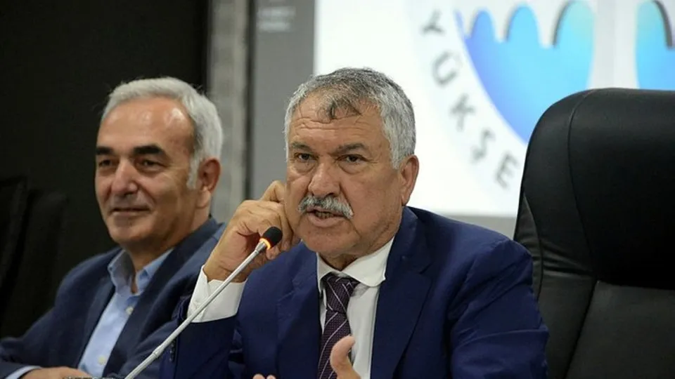 Herkes depremzedelere o arkadaşına koştu! CHP’li Zeydan Karalar'dan skandal: İş makinalarını can kurtarmaya değil yıkıma göndermiş