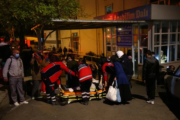 istanbul-cerrahpasa-tip-fakultesinde-yangin-1606099014650.jpg İstanbul Cerrahpaşa Tıp Fakültesi'nde yangın - 1