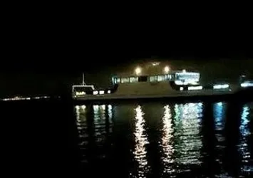 Dümeni kilitlendi! Yalova'da feribot karaya oturdu!