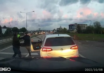 Bursa’da şoförlerin boks maçı! Anayolu adeta ringe çevirdiler