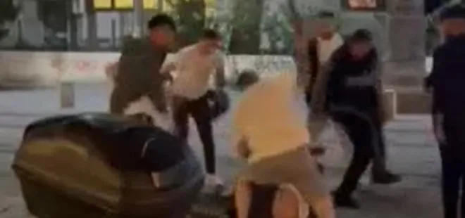 İzmir’de sokak ortasında demir sopalarla meydan dayağı! Öldüresiye dövdüler! O anlar kamerada...
