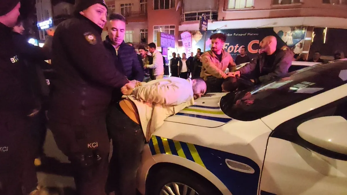 Aksaray'da polise tekmeli saldırı! Hepsine ters kelepçe
